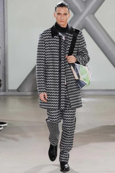 Look 32